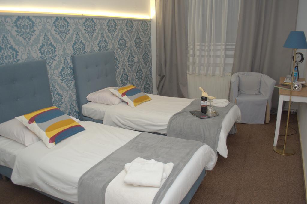 Acwador Hotel Pleszew Exterior foto