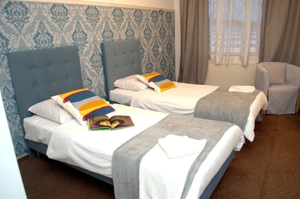 Acwador Hotel Pleszew Exterior foto